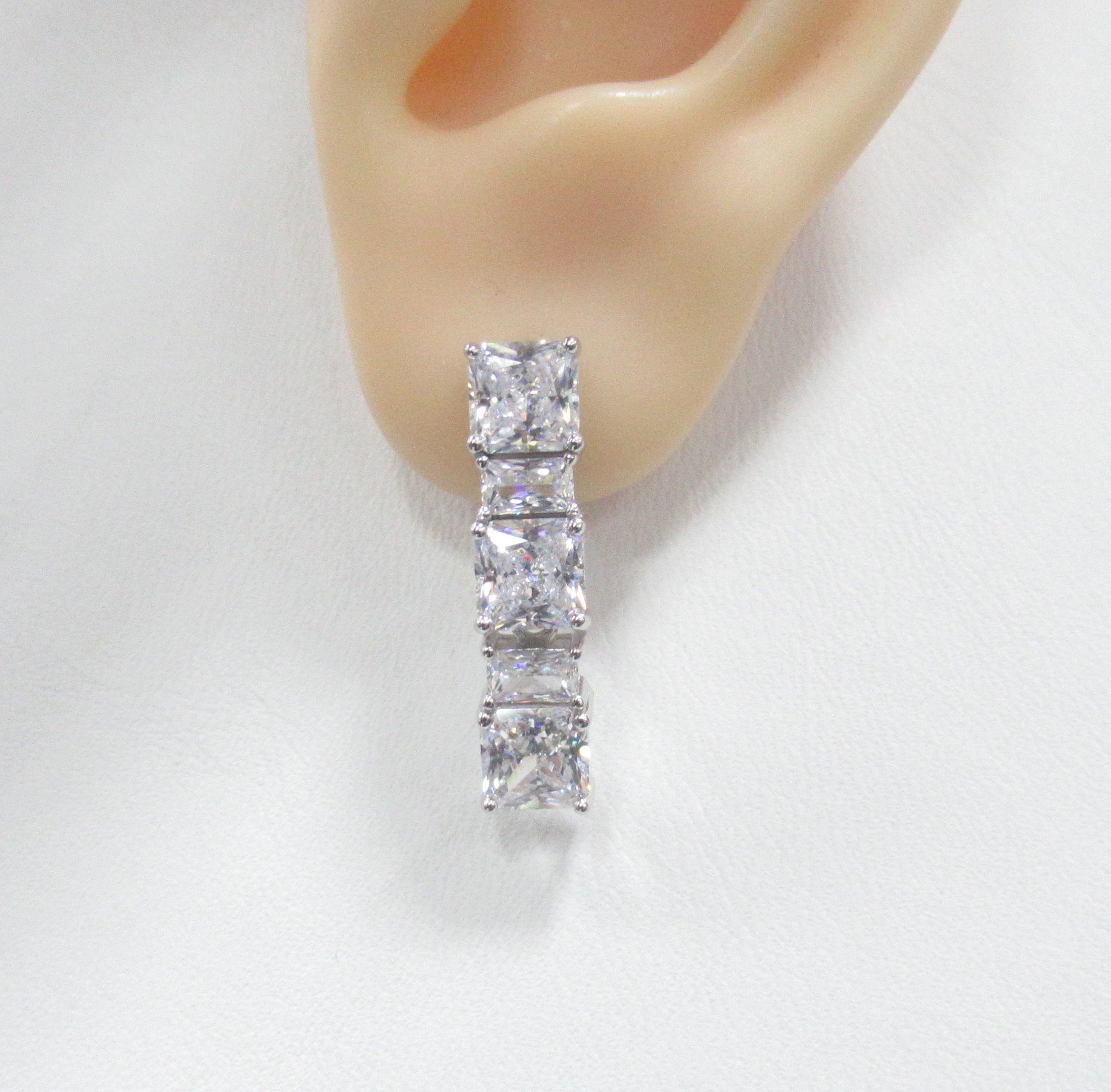 Серебряные серьги 925 пробы; вставки 10 Куб. Цирконий бесцв. 12,8ct;